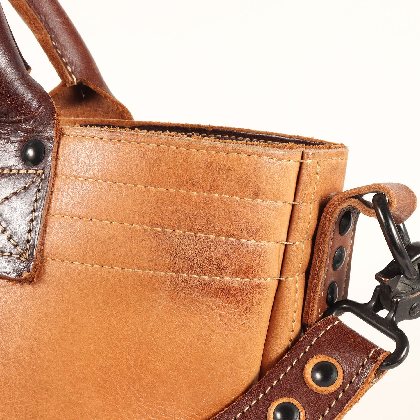 カウハイドレザー 2WAY トートバッグ / ショルダーバッグ (TRAPPER'S CARRYALL)