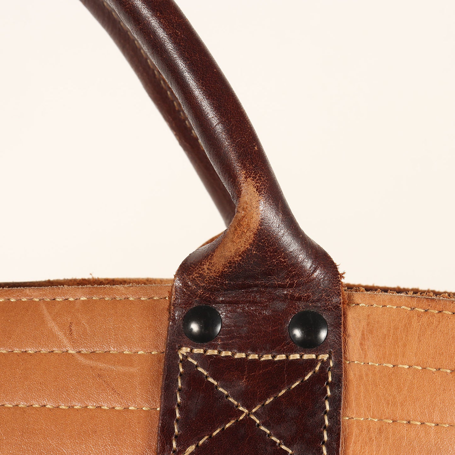 カウハイドレザー 2WAY トートバッグ / ショルダーバッグ (TRAPPER'S CARRYALL)