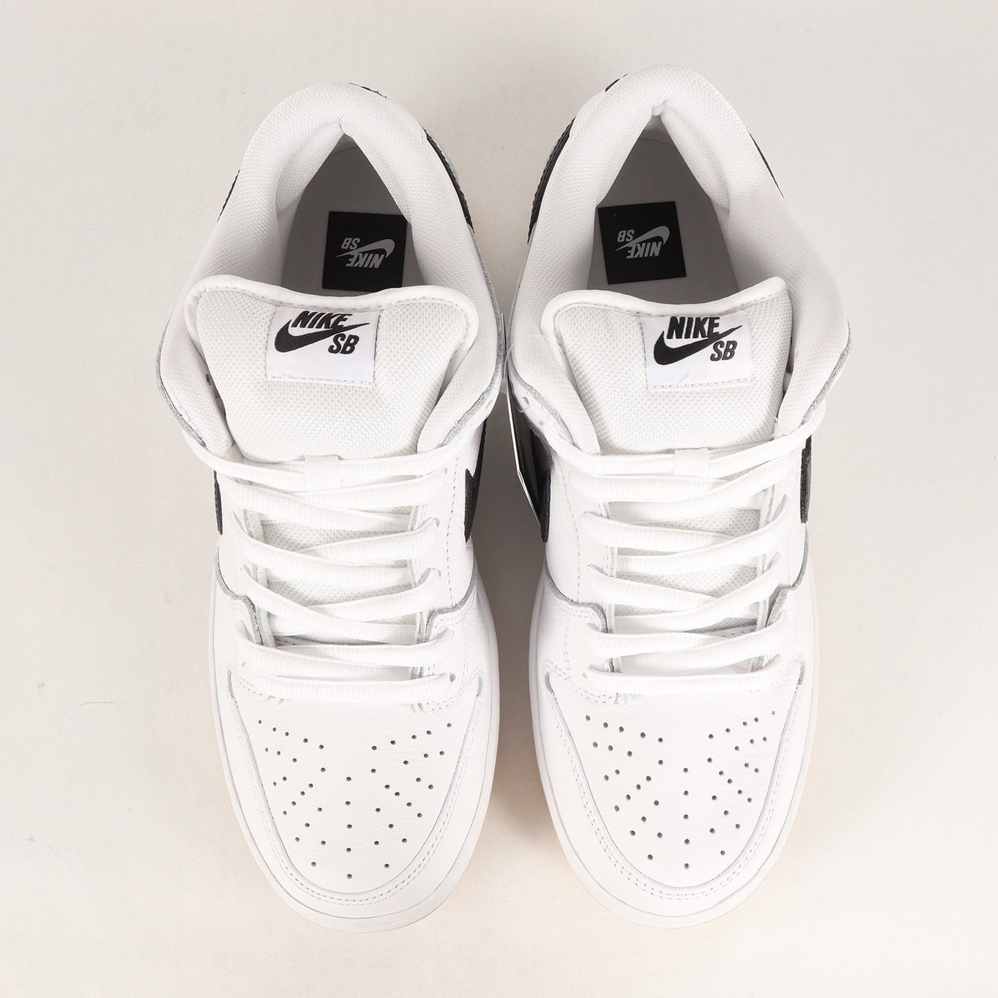 SB DUNK LOW PRO (CD2563-101)