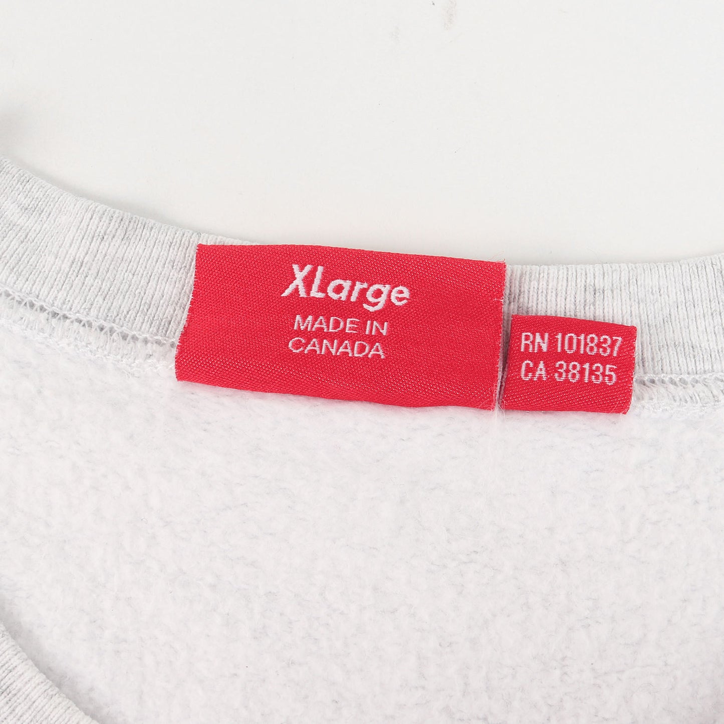 スモールBOXロゴ クルーネック スウェット(Small Box Crewneck)