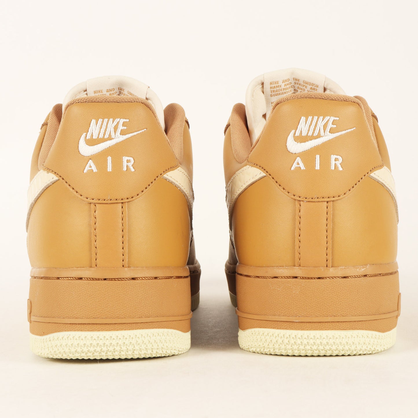 AIR FORCE 1 07 LV8 (823511-703)