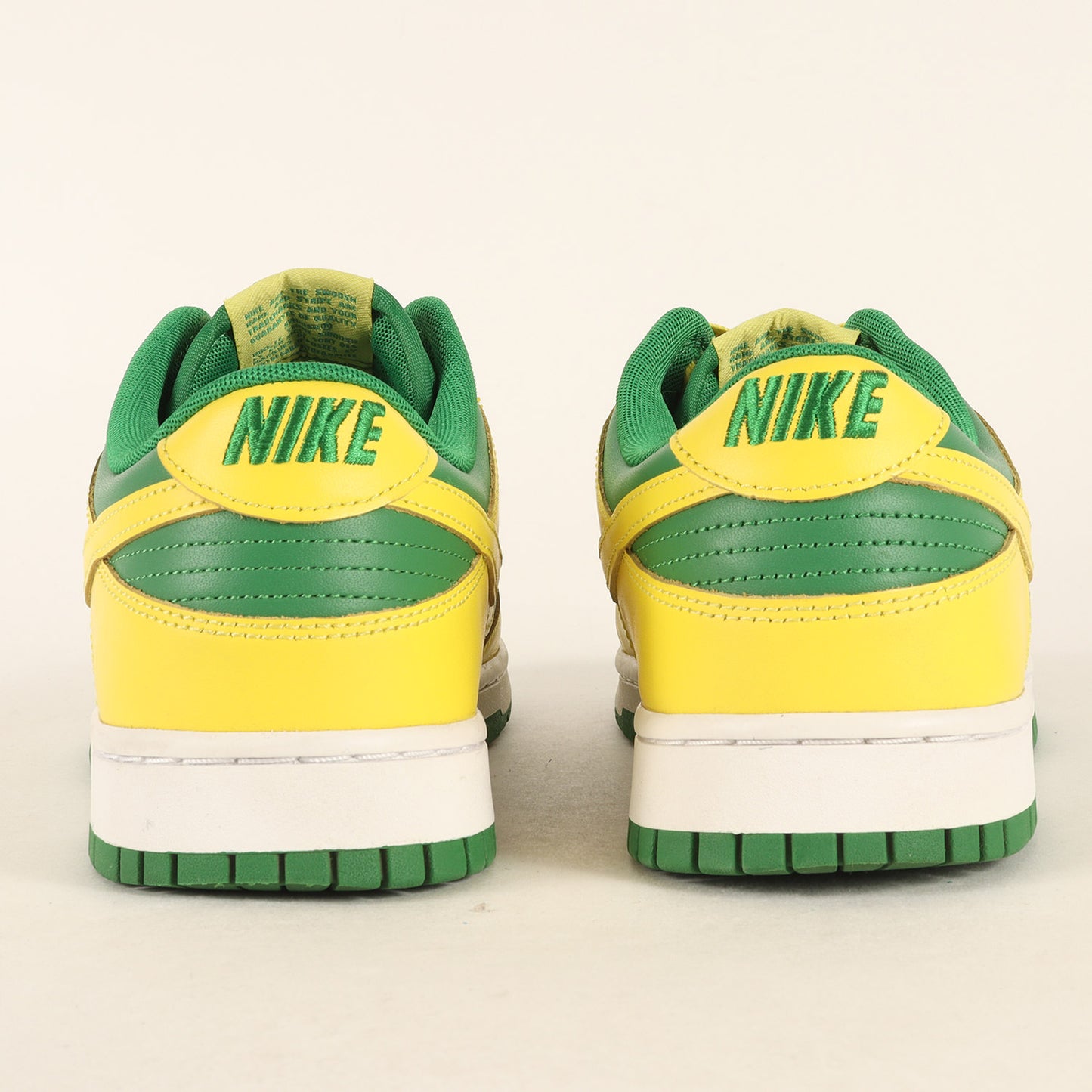 DUNK LOW RETRO BTTYS REVERSE BRAZIL (DV0833-300)