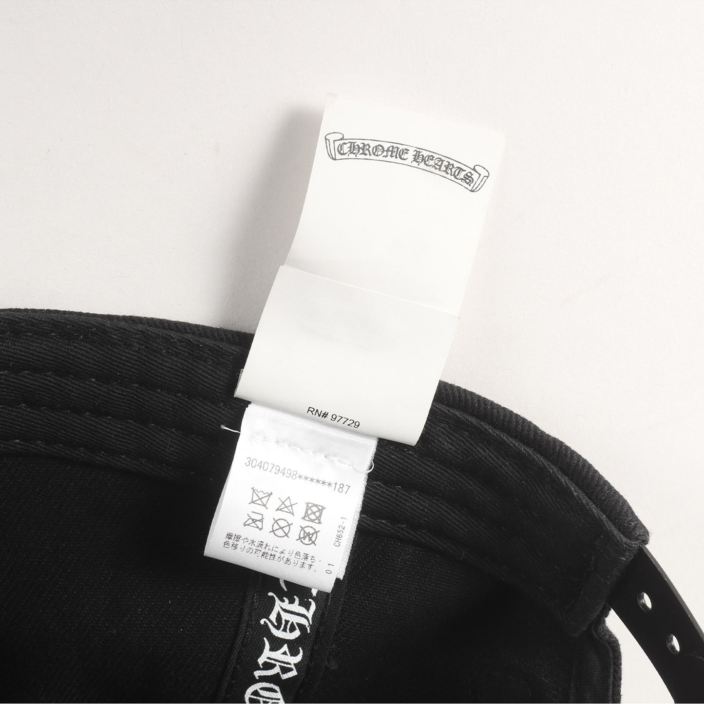バーティカルロゴ ベースボールキャップ(Vertical Logo Hat)