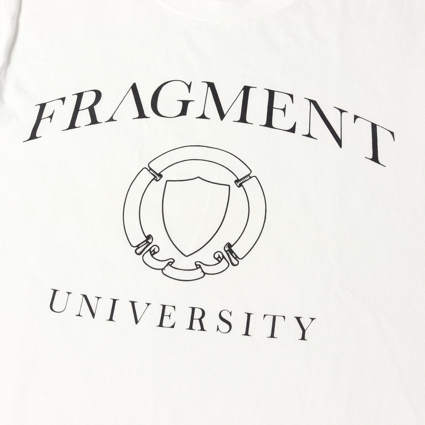 FRAGMENT UNIVERSITY カレッジロゴ Tシャツ