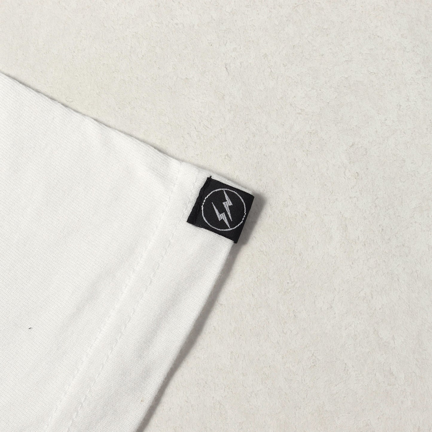 FRAGMENT UNIVERSITY カレッジロゴ Tシャツ