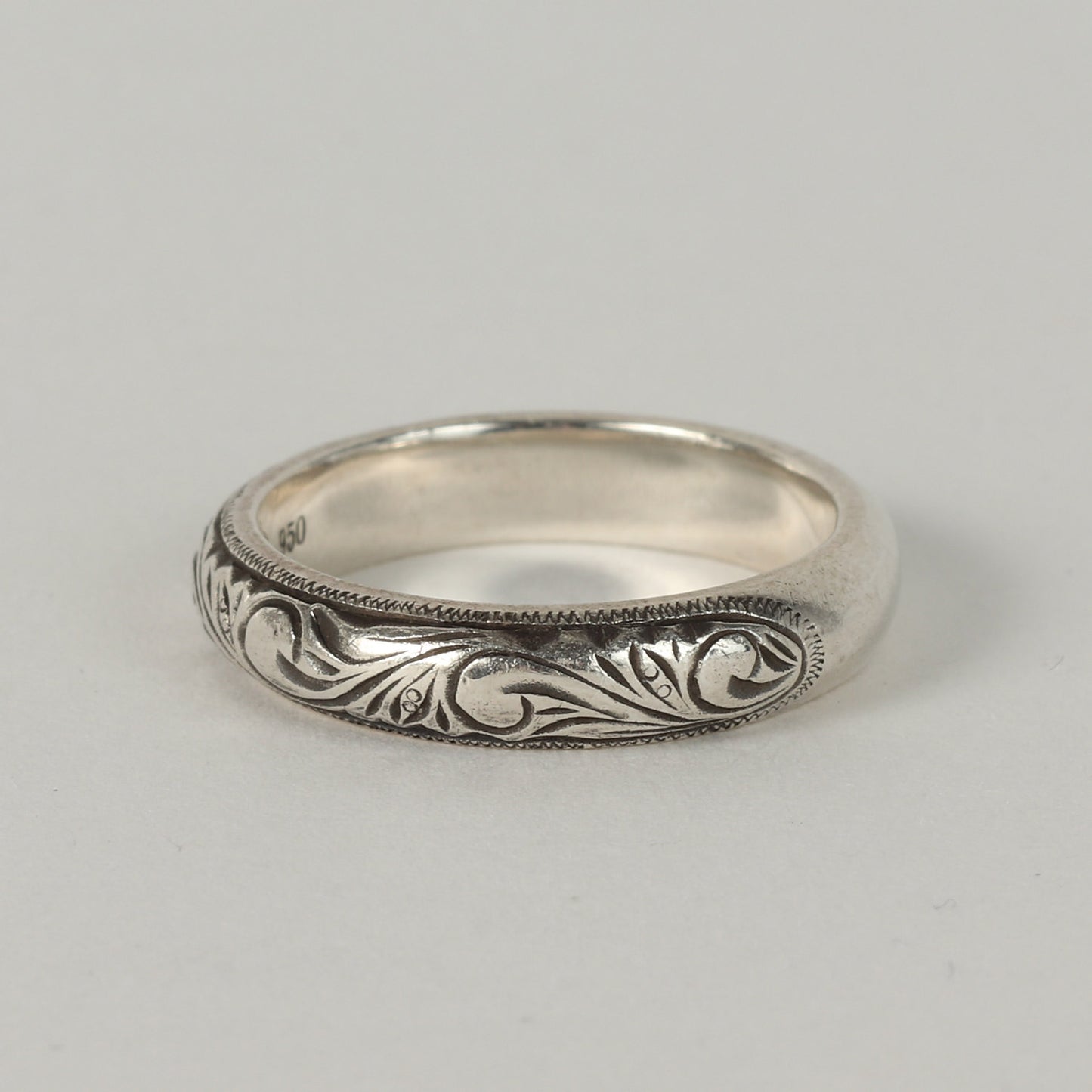 イングレイヴド ラウンド リング(Engraved Round Ring)