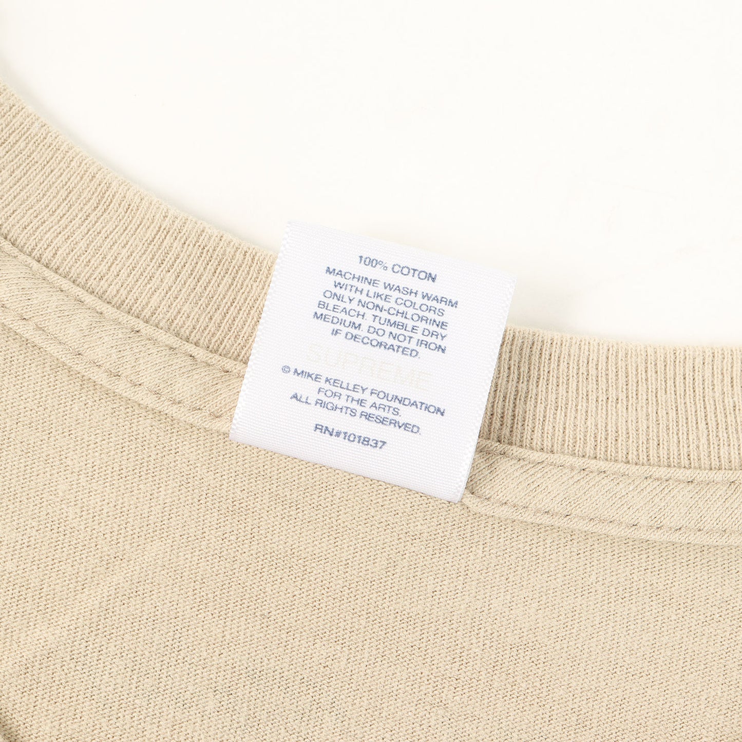 ×Mike Kelley フォトコラージュ Tシャツ(Supreme Hiding From Indians Tee)
