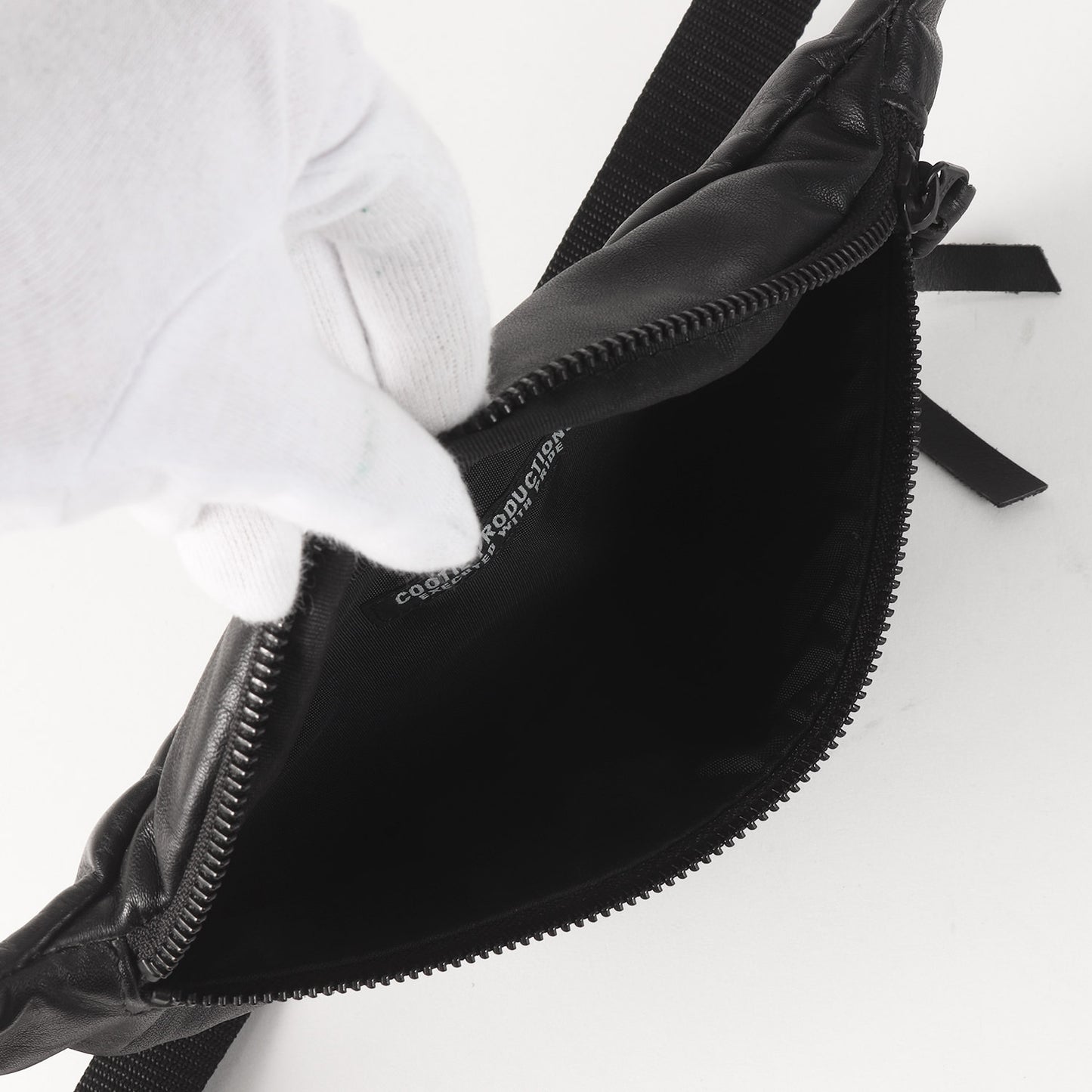 カウハイドレザー ウエストバッグ(Leather Waist Pack)