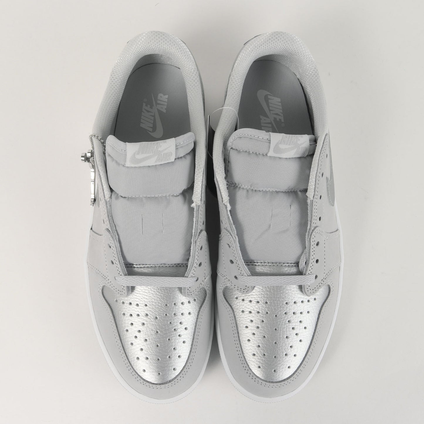 WOF 1周年記念 500足限定 AIR JORDAN 1 RETRO LOW OG ブリーフケース付き(HM0365-002)