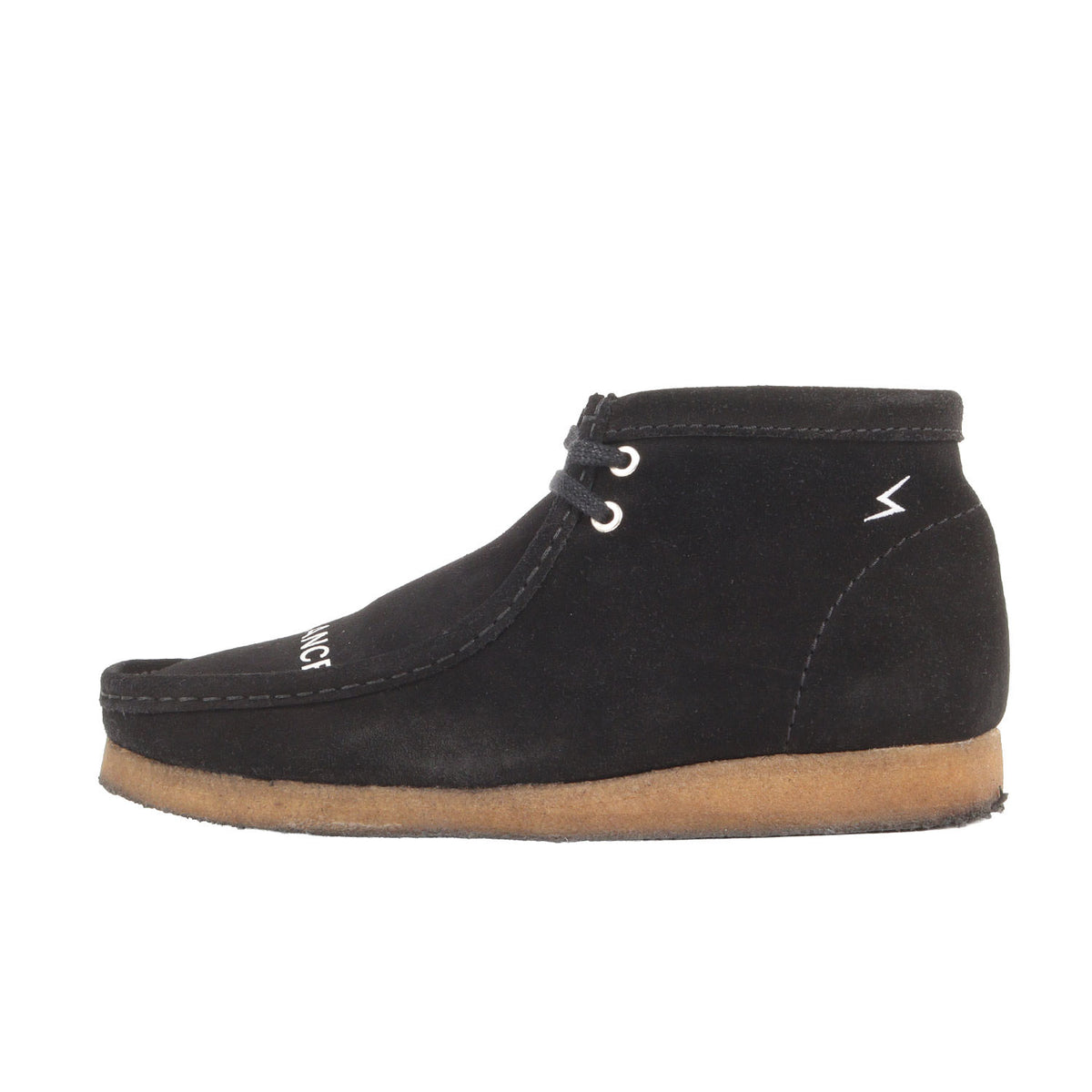 22AW ×Clarks スウェード ワラビー ブーツ (Wallabee Boots)