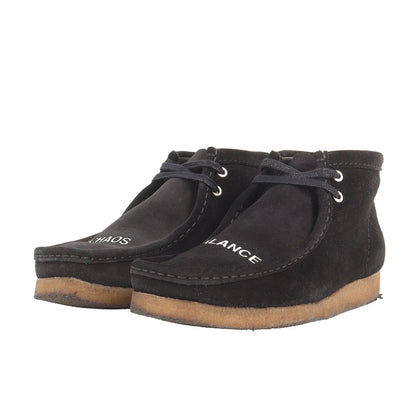 22AW ×Clarks スウェード ワラビー ブーツ (Wallabee Boots)