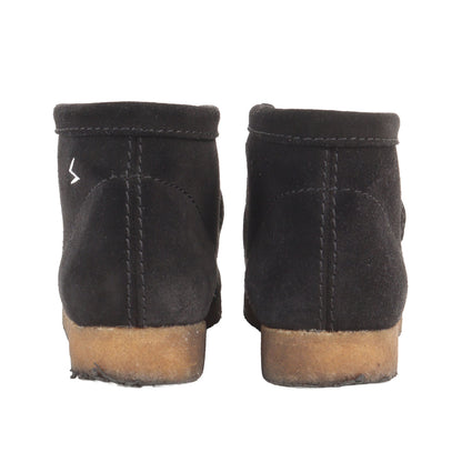 22AW ×Clarks スウェード ワラビー ブーツ (Wallabee Boots)