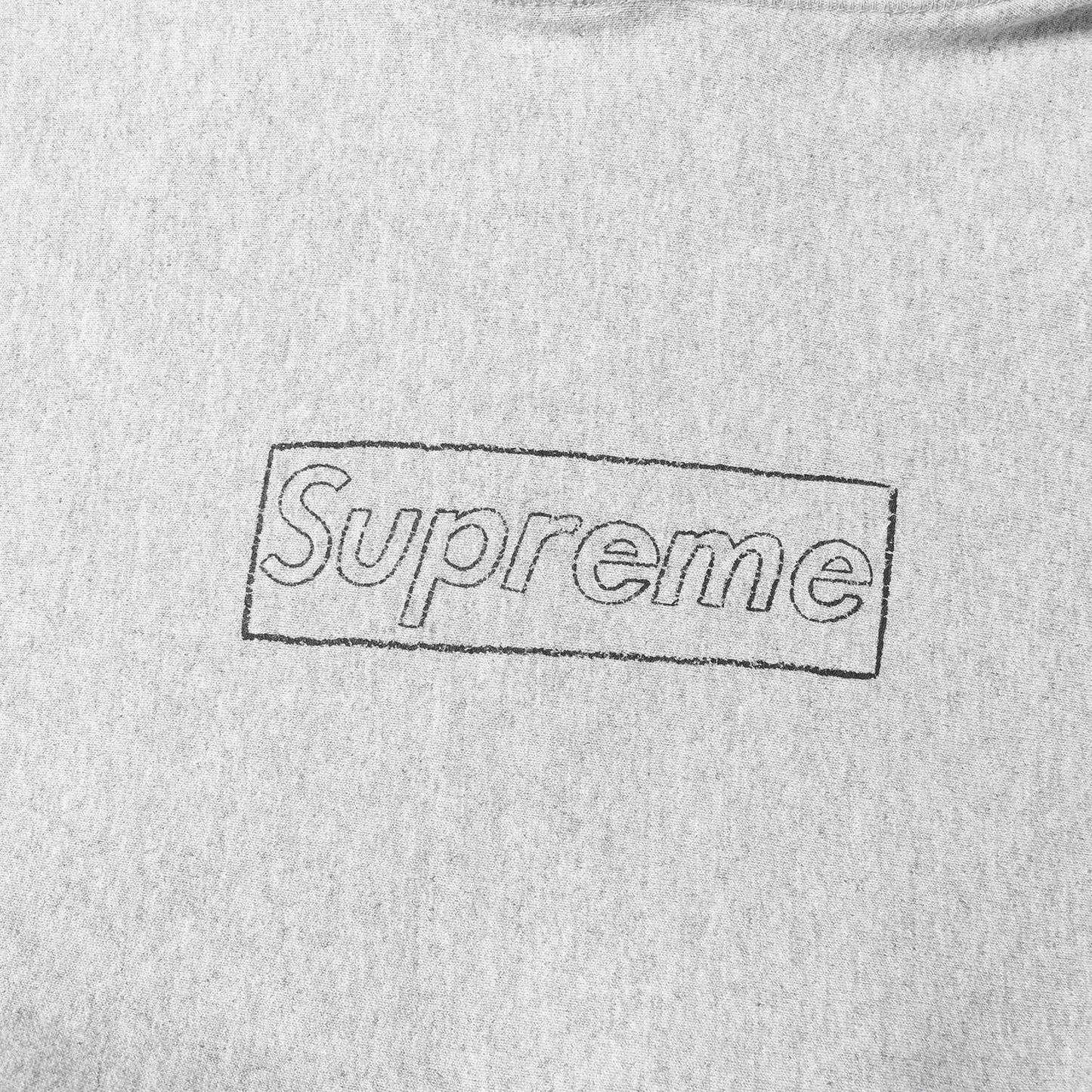 21SS ×KAWS チョーク BOXロゴ スウェットパーカー(Chalk Logo Hooded Sweatshirt)