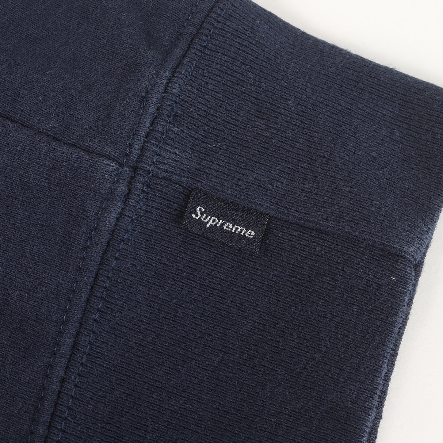 スモールBOXロゴ クルーネック スウェット(Small Box Crewneck)