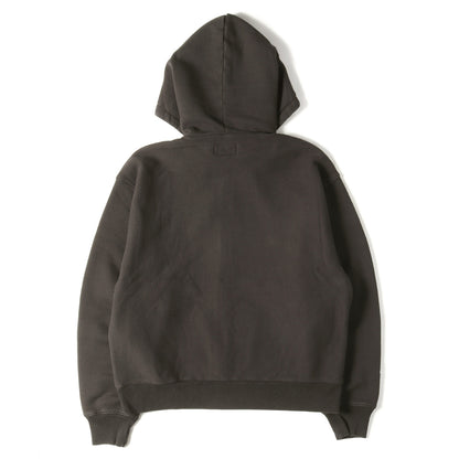 25AW カレッジロゴ ジップ スウェットパーカー(STUSSY EST PRINTED ZIP HOODY)