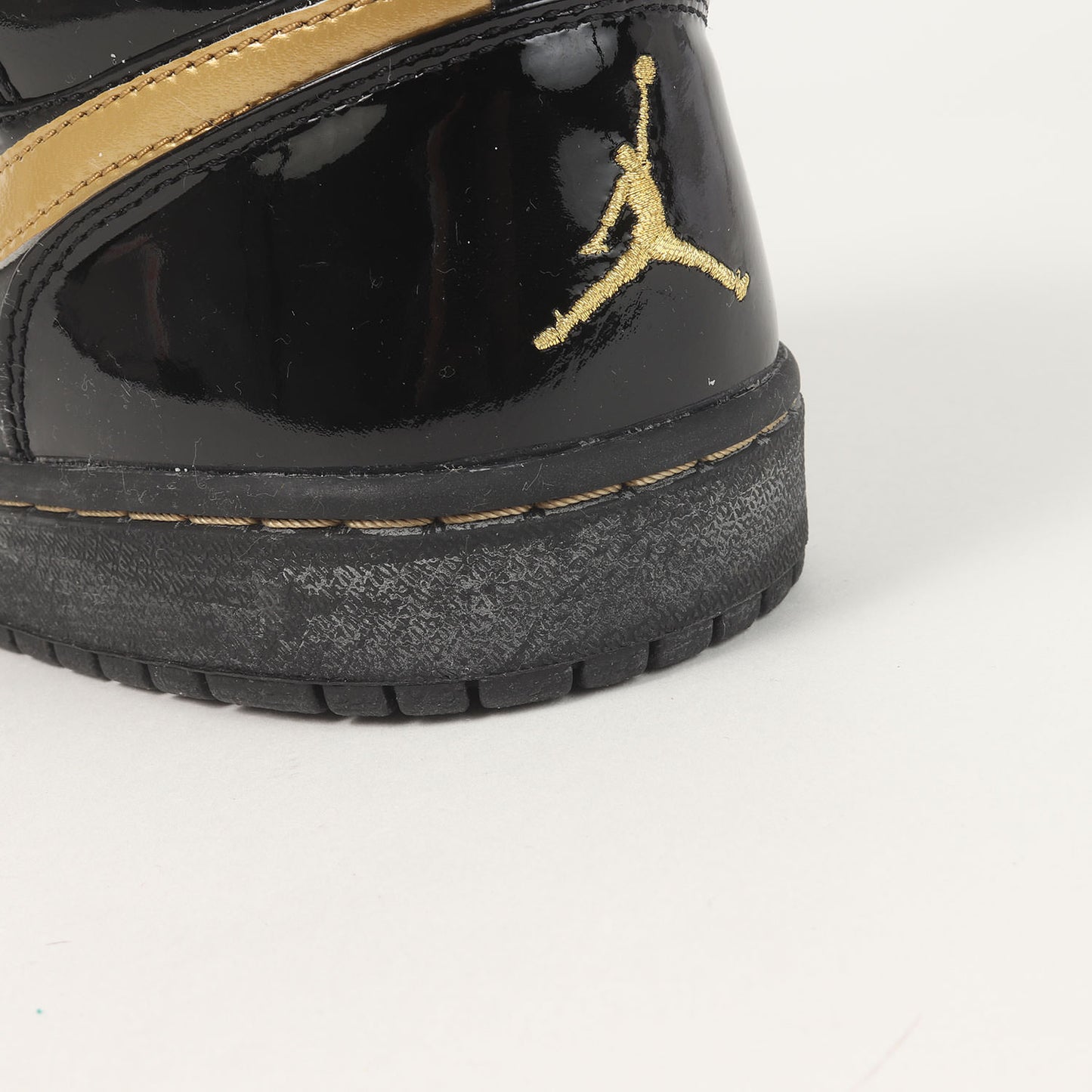 AIR JORDAN 1 RETRO PATENT METALLIC GOLD (2003年製 / 136085-070)