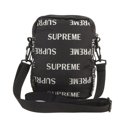 リフレクターロゴ柄 ショルダーバッグ(3M Reflective Repeat Shoulder Bag)