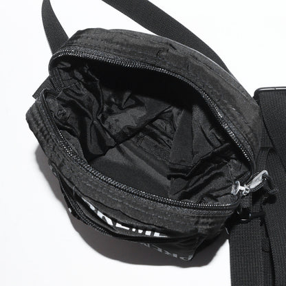 リフレクターロゴ柄 ショルダーバッグ(3M Reflective Repeat Shoulder Bag)