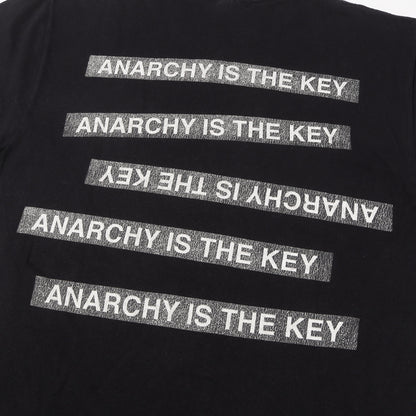 ×UNDERCOVER アナーキーロゴ Tシャツ(Anarchy Tee)