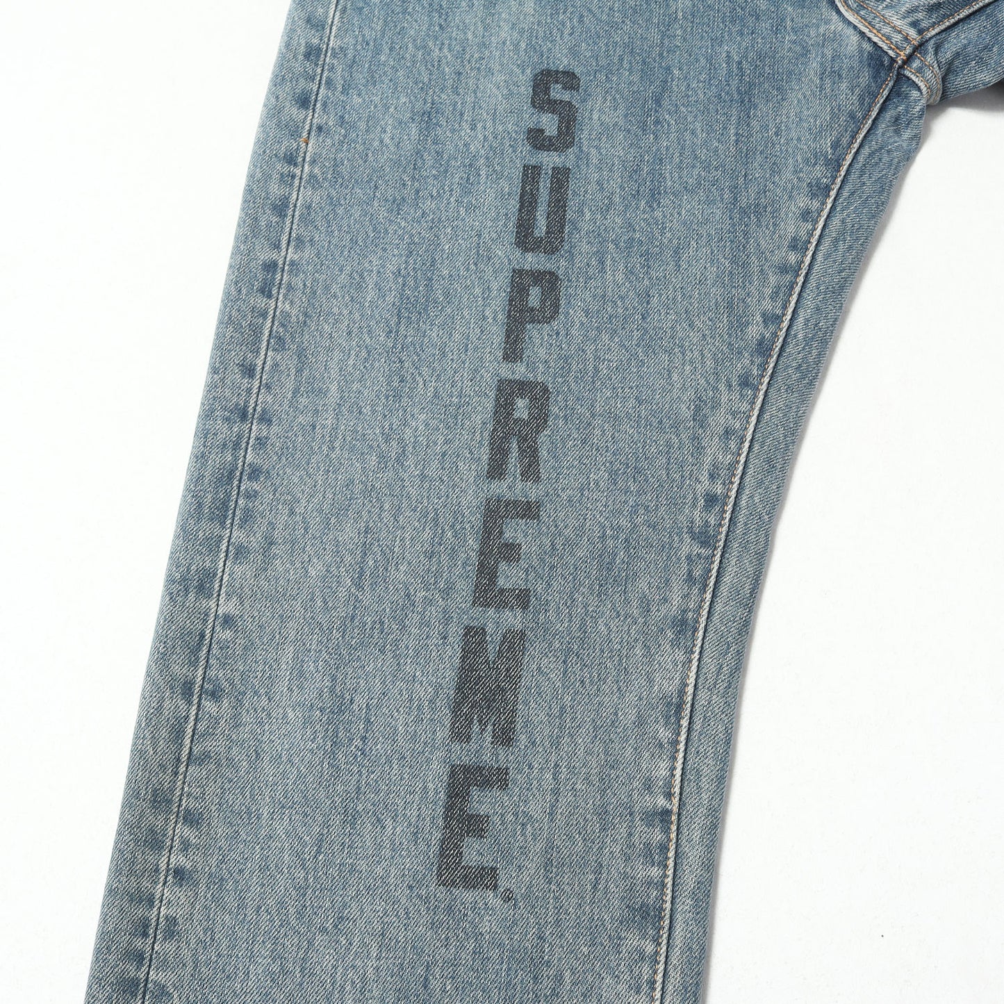 ×Levis ウォッシュ加工 ロゴプリント デニムパンツ(Washed 505 Jean)