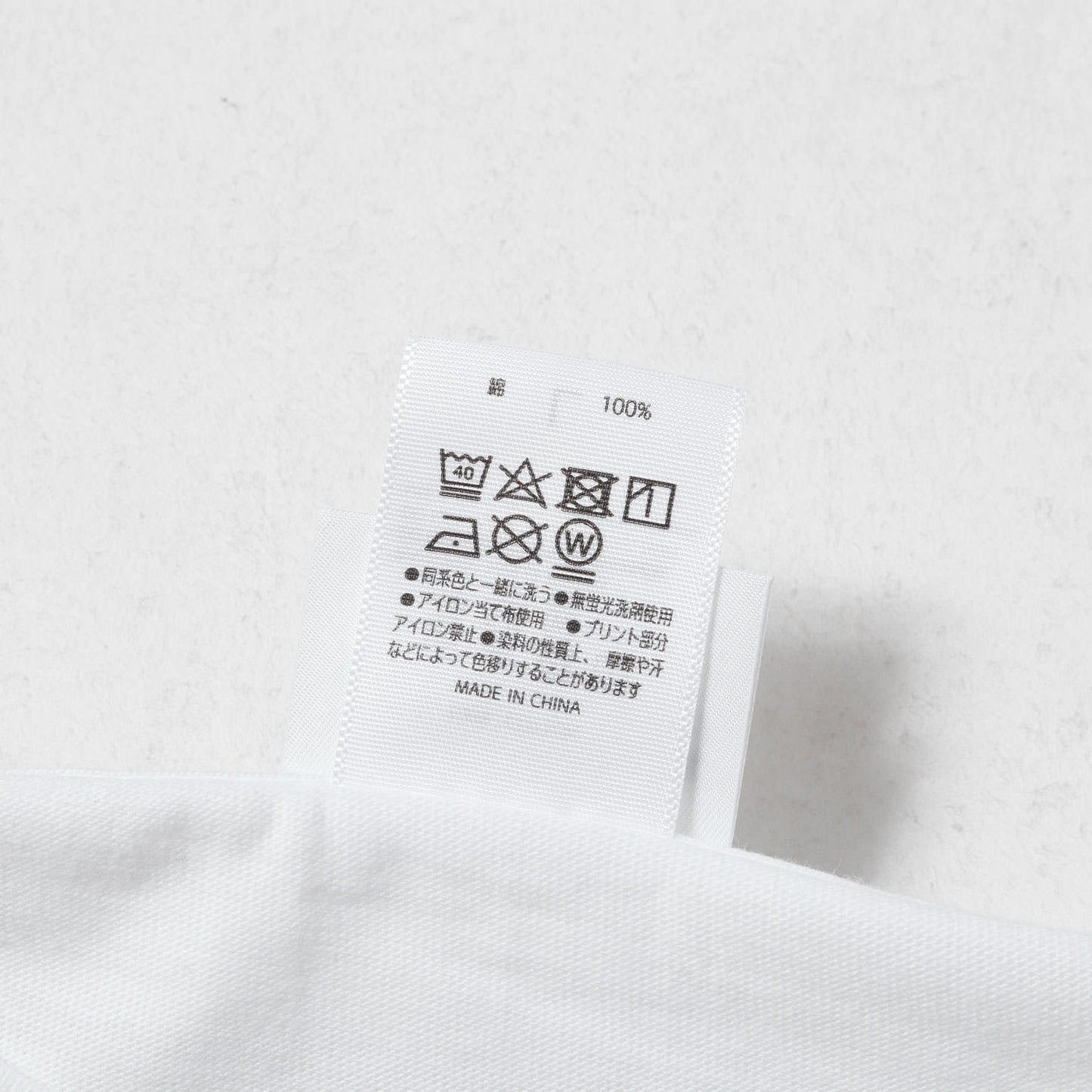[デイヴィッド・ホックニー展] クラーク夫妻とパーシー Tシャツ (Mr and Mrs Clark and Percy T-SHIRT)