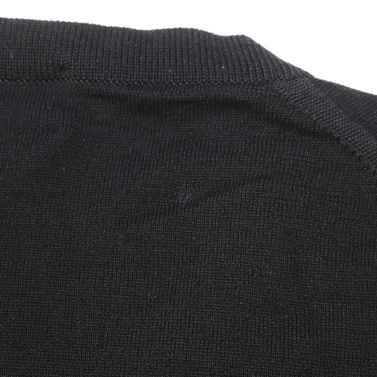 ×JOHN SMEDLEY ワンポイント刺繍 Vネック ハイゲージ ウールニット