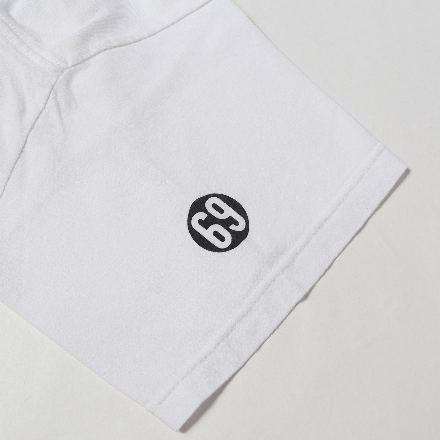 69ロゴ クルーネック Tシャツ