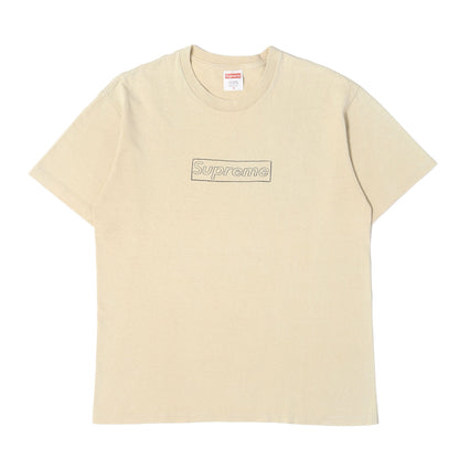 ×KAWS チョークBOXロゴ Tシャツ(Chalk Box Logo Tee)
