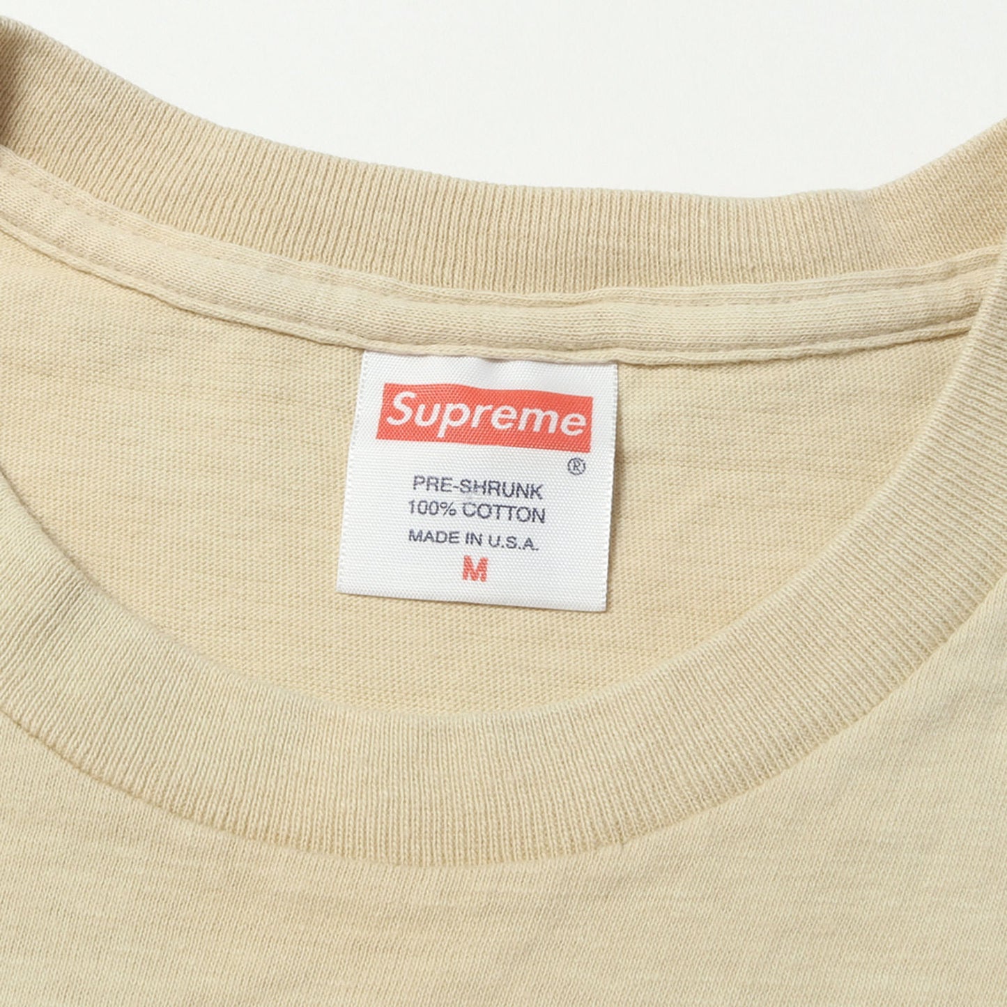 ×KAWS チョークBOXロゴ Tシャツ(Chalk Box Logo Tee)