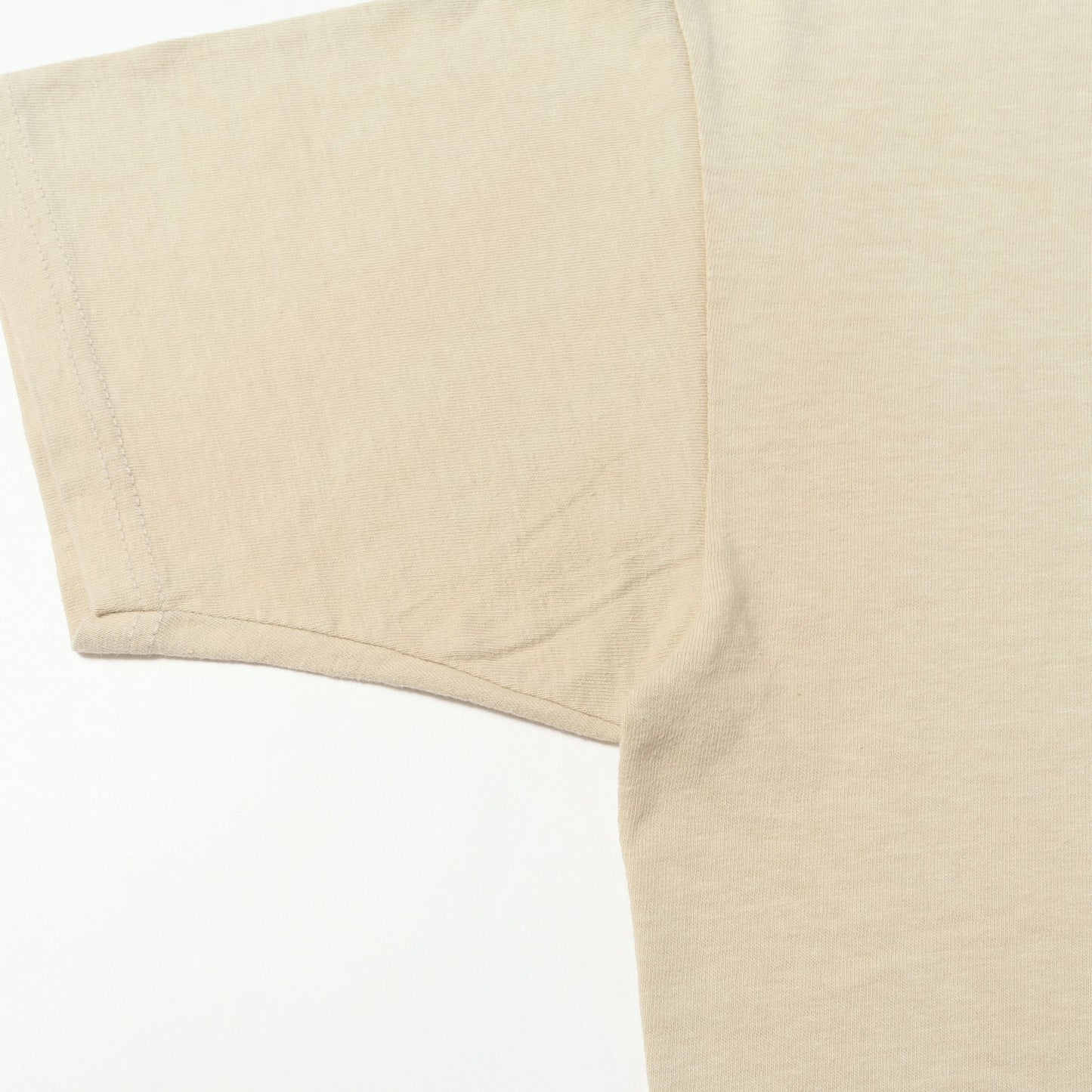 ×KAWS チョークBOXロゴ Tシャツ(Chalk Box Logo Tee)