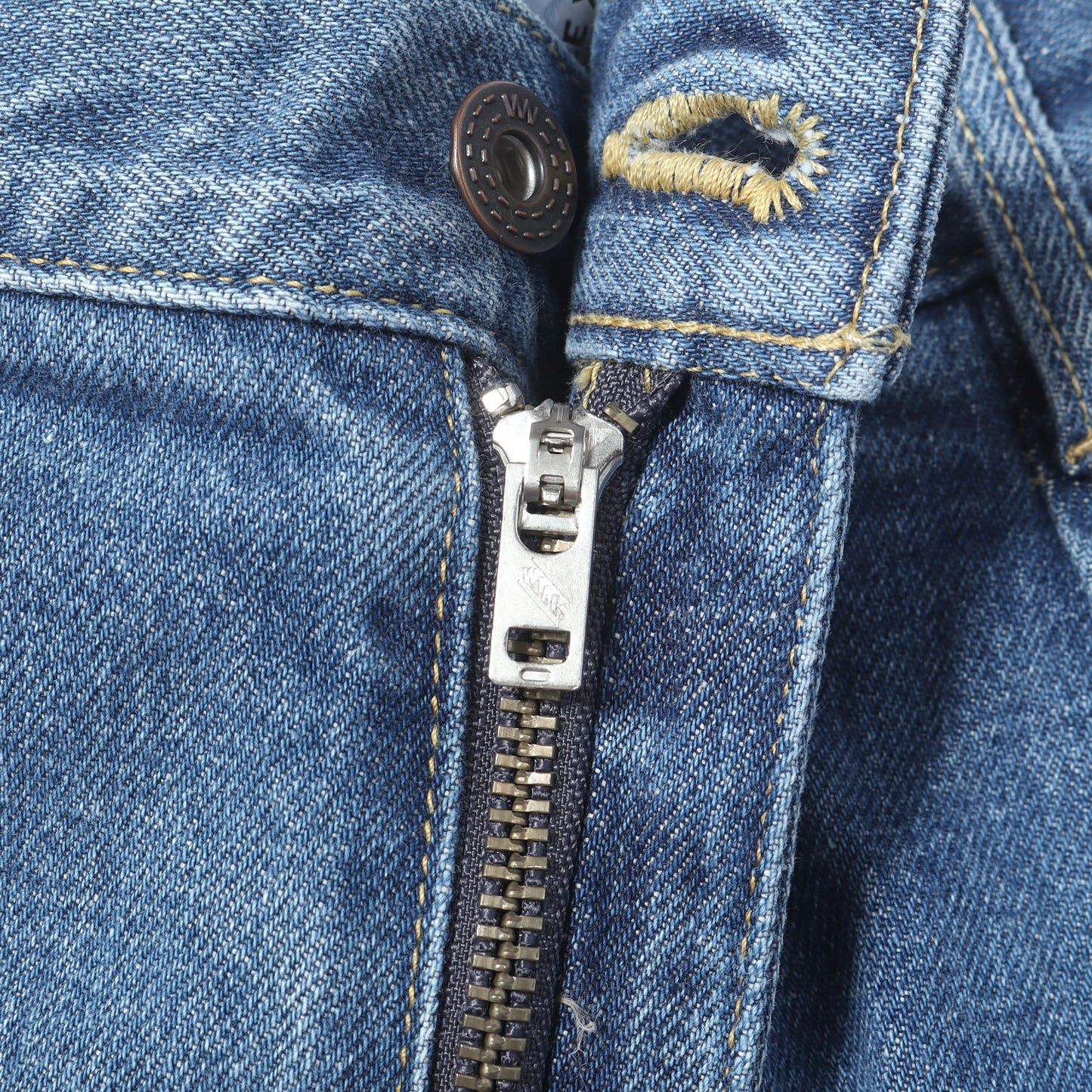 26SS ストーンバイオブリーチ加工 1タック デニム ショーツ(BLUES STRAIGHT / SHORTS / COTTON. DENIM)