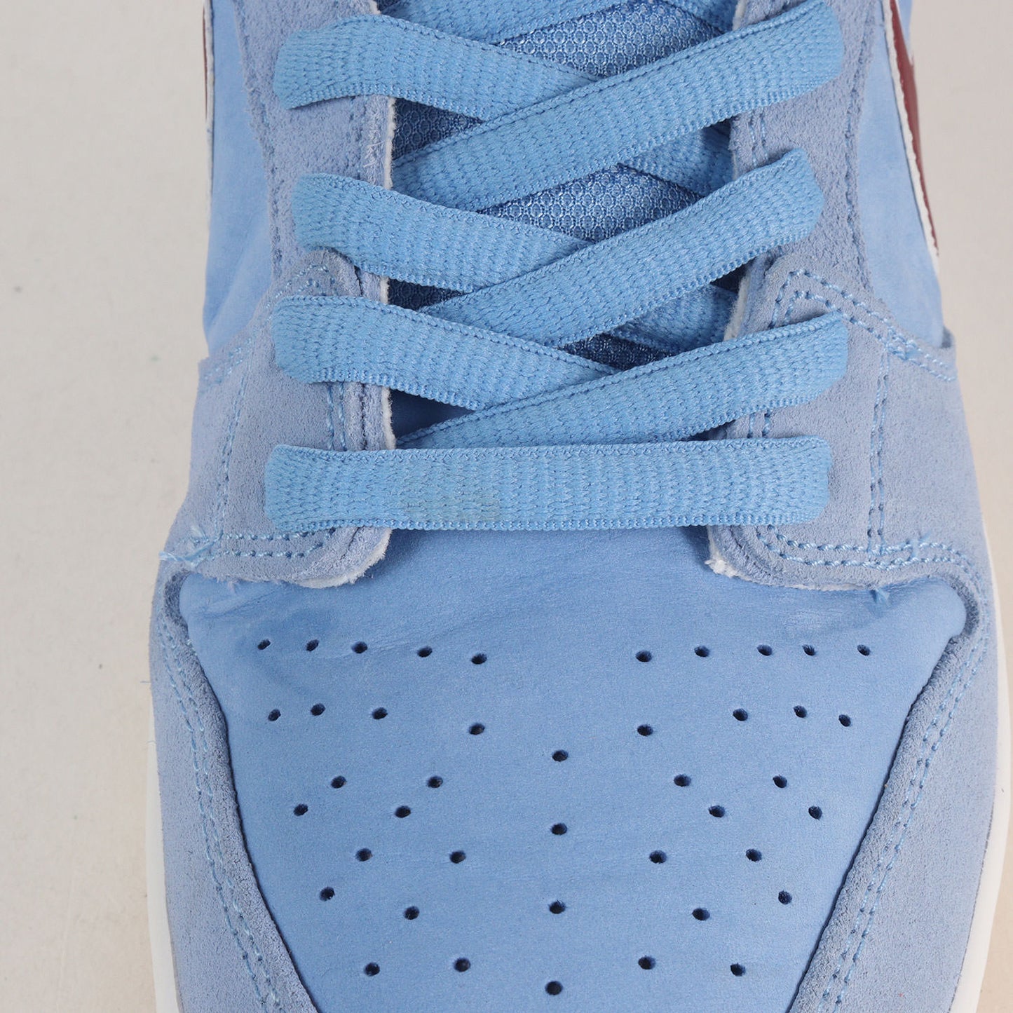 SB DUNK LOW PRO PREMIUM PHILADELPHIA PHILLIES (DQ4040-400)