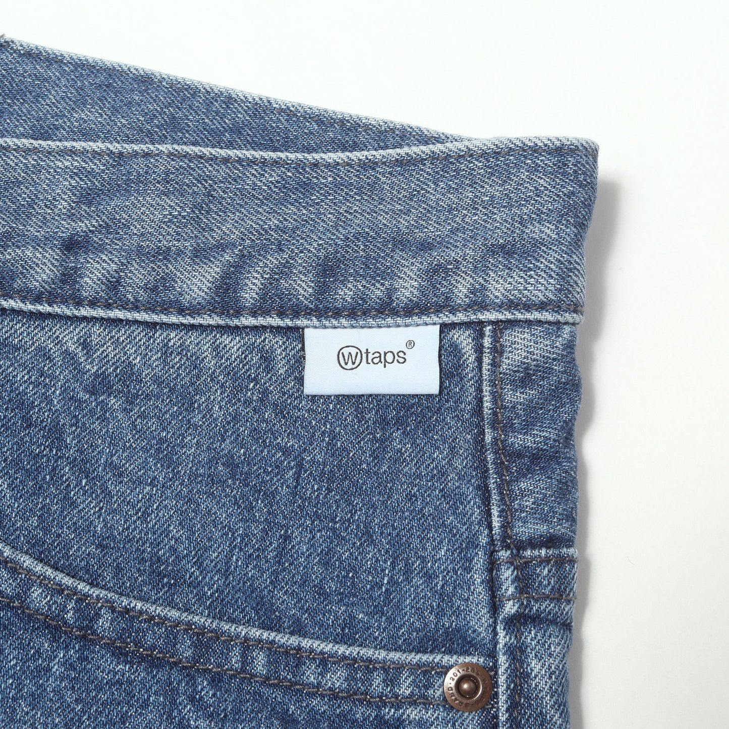 25AW ストーンバイオブリーチ加工 ワイド デニムパンツ(BLUES STRAIGHT / TROUSERS /COTTON. DENIM)