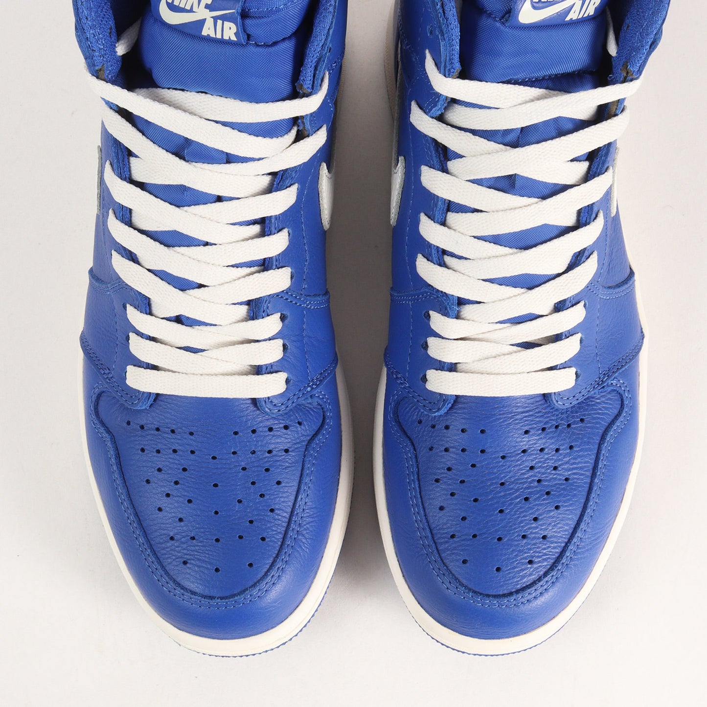 AIR JORDAN 1 RETRO HIGH OG HYPER ROYAL (555088-401)