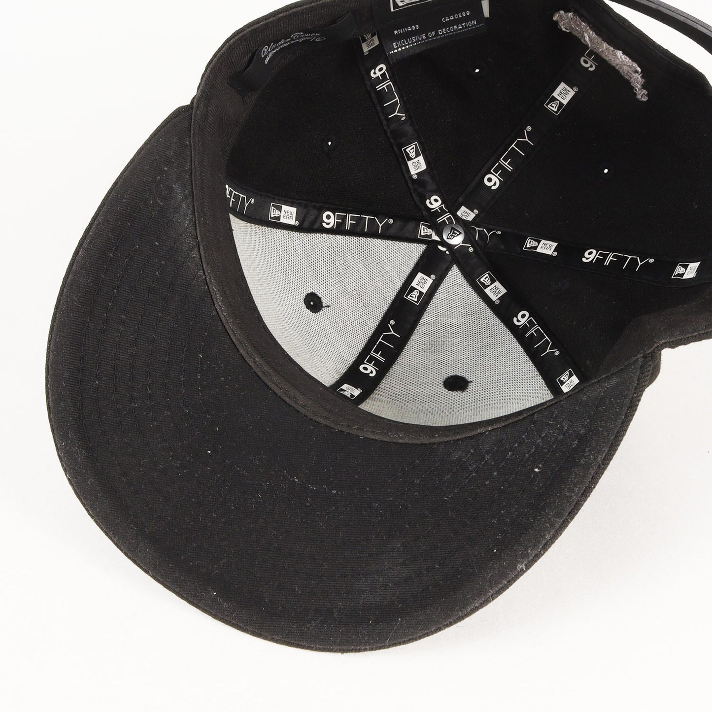 ×NEW ERA スモールUロゴ ベースボールキャップ