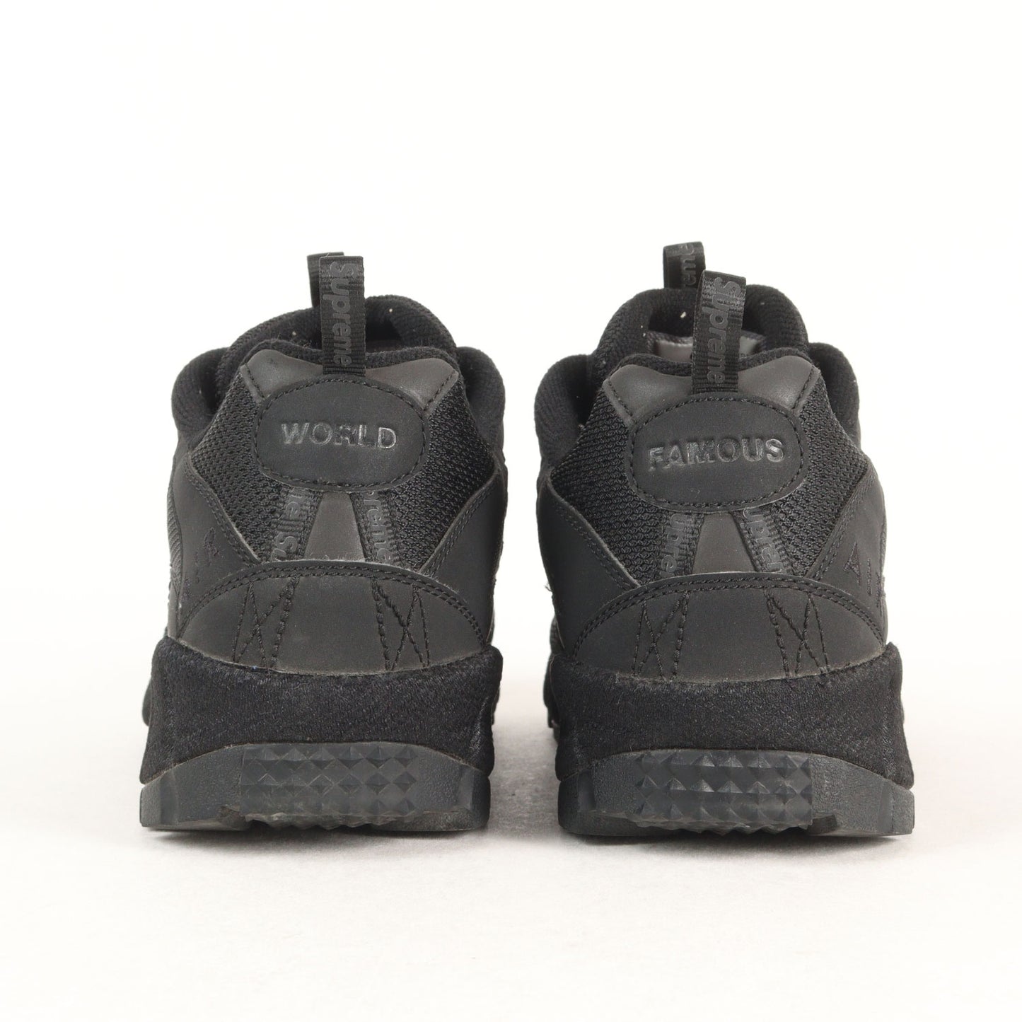 ×NIKE AIR HUMARA 17 / SUPREME (924464-001)