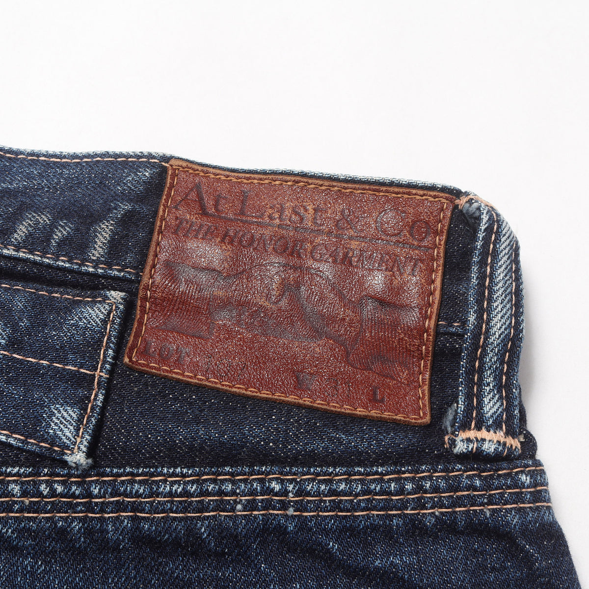 Lot.107 バックルバック付き セルビッチ デニムパンツ