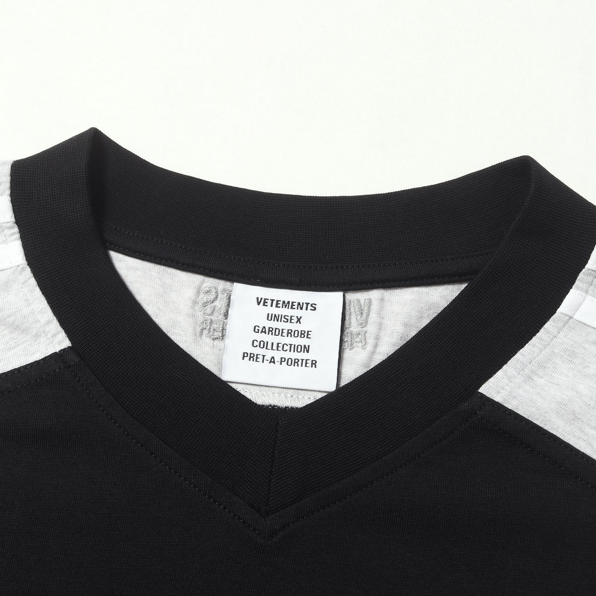 25AW 袖ライン Vネック ラグラン Tシャツ(Cut-Up V-Neck T-shirt)
