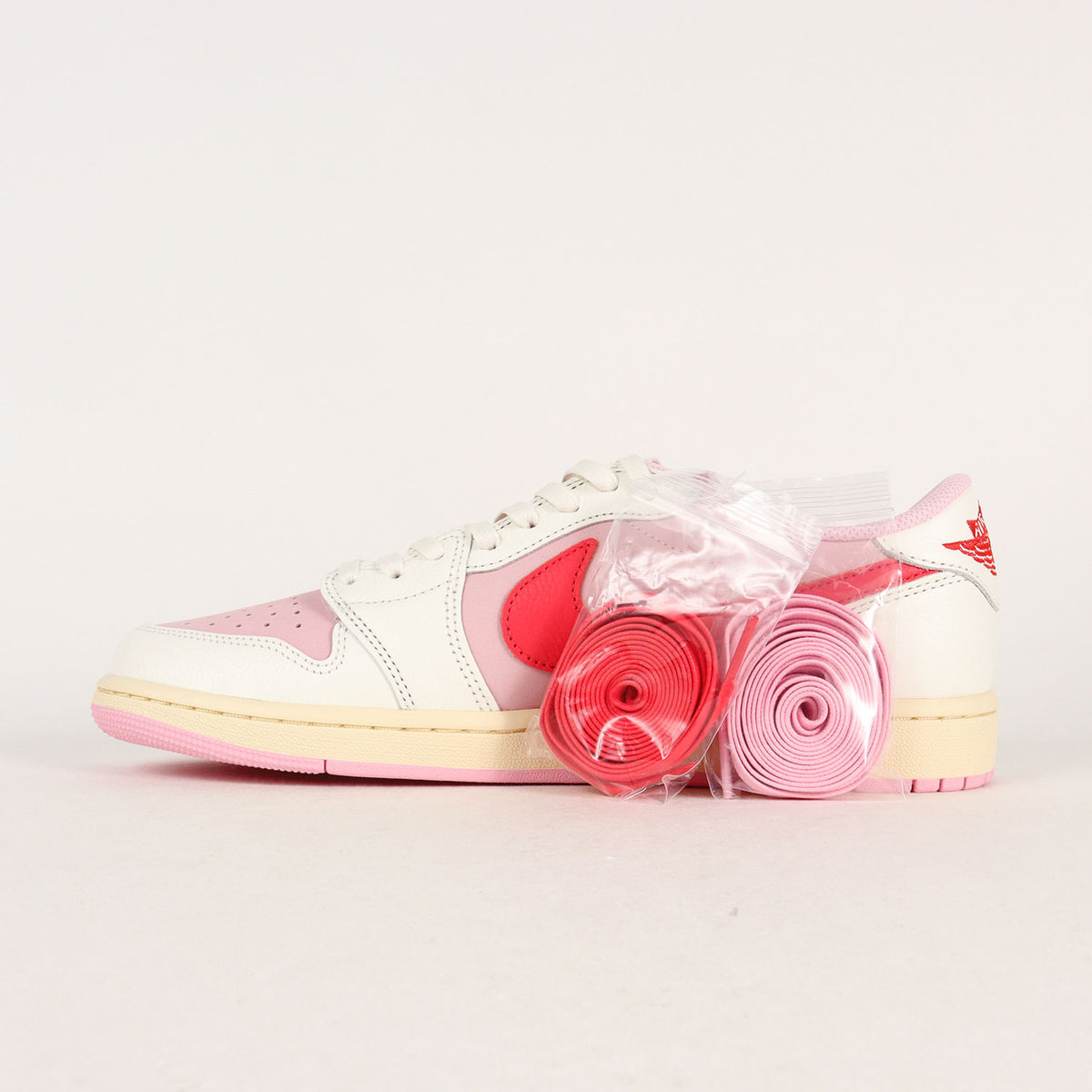 ×TRAVIS SCOTT AIR JORDAN 1 LOW OG SP TROPICAL PINK (IQ7604-101)
