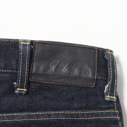 ストレッチ タイトテーパード デニムパンツ (TIGHT TAPERED STRETCH DENIM)