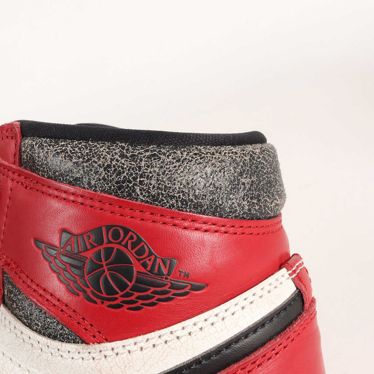AIR JORDAN 1 RETRO HIGH OG CHICAGO LOST AND FOUND (DZ5485-612)