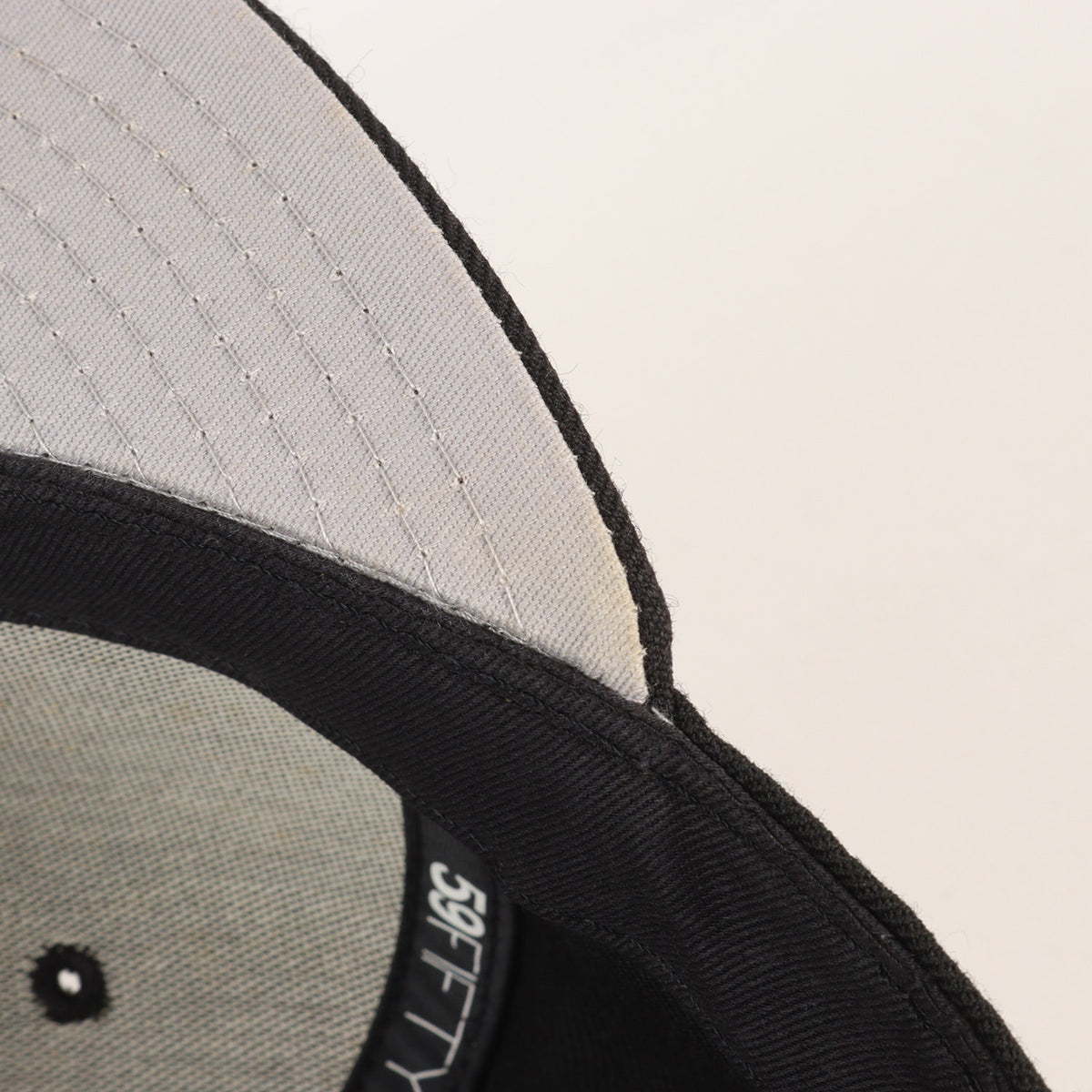 ×NEW ERA BOXロゴ ベースボールキャップ (R.I.P. New Era)