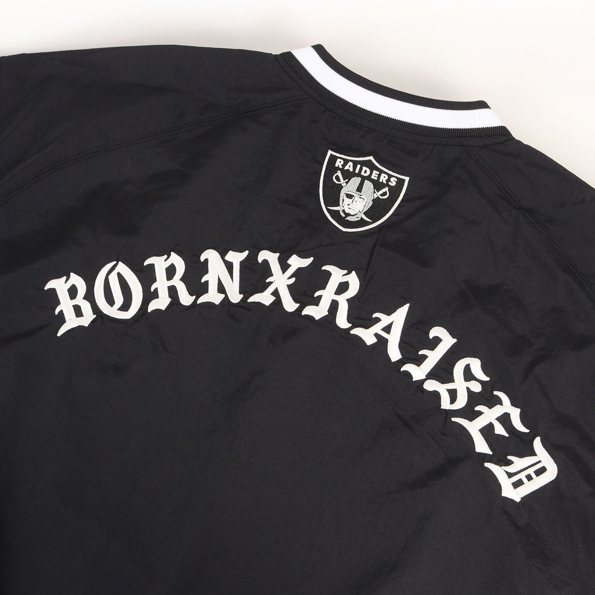 25AW ×NFL ラスベガス・レイダース Vネック ナイロン プルオーバー ジャケット(V-Neck Pullover)