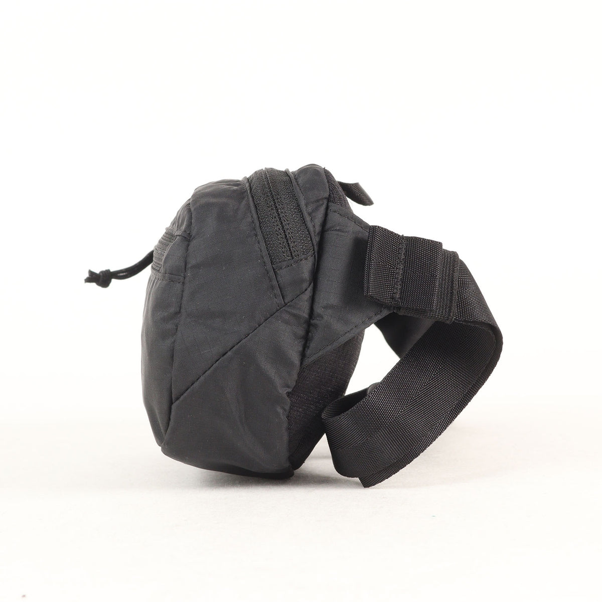 22SS ウルトラライト ブラックホール ミニ ヒップパック / ウエストバッグ (Ultralight Black Hole Mini Hip Pack)
