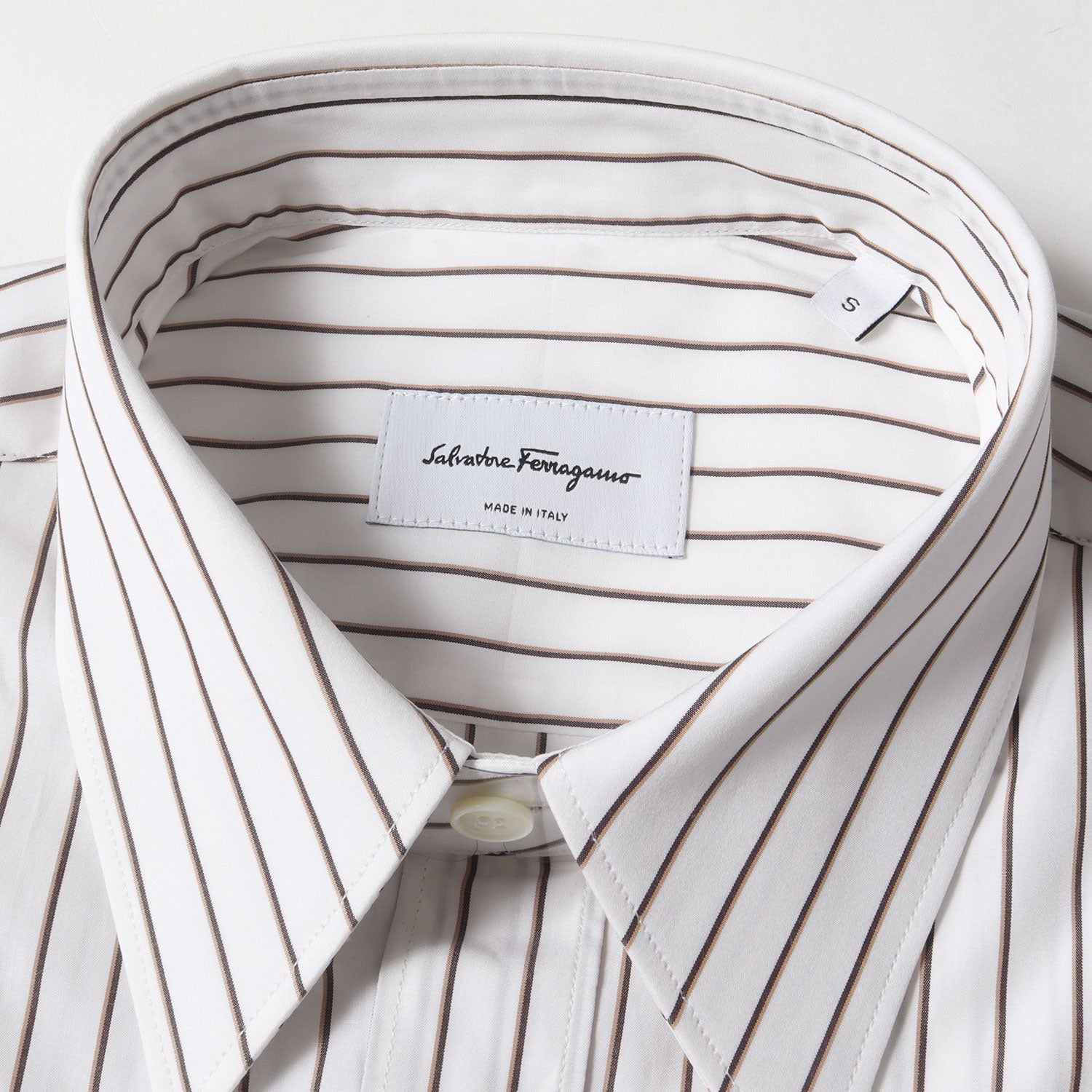 【極美品✨ Salvatore Ferragamo コットン】 イタリア製半袖 Salvatore Ferragamo フェラガモ FERRAGAMO 財布 二つ折り財布