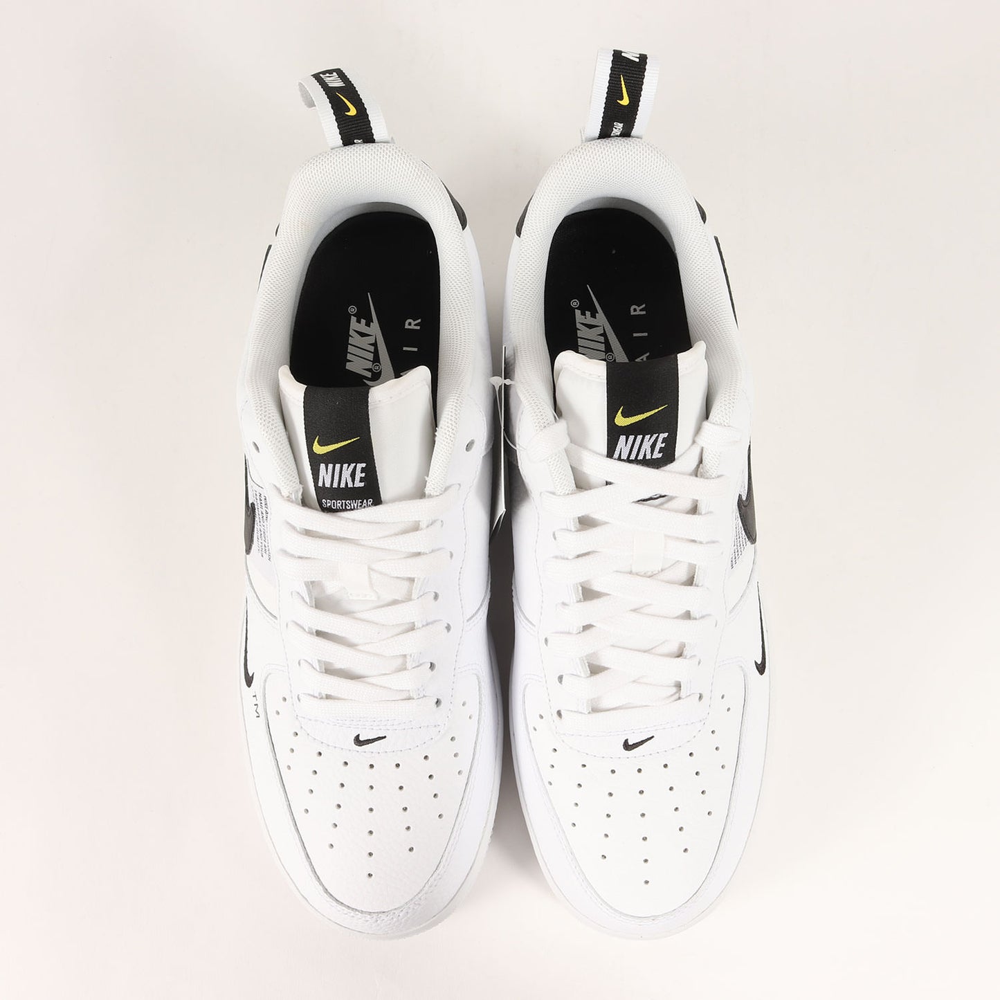 AIR FORCE 1 07 LV8 UTILITY (AJ7747-100)