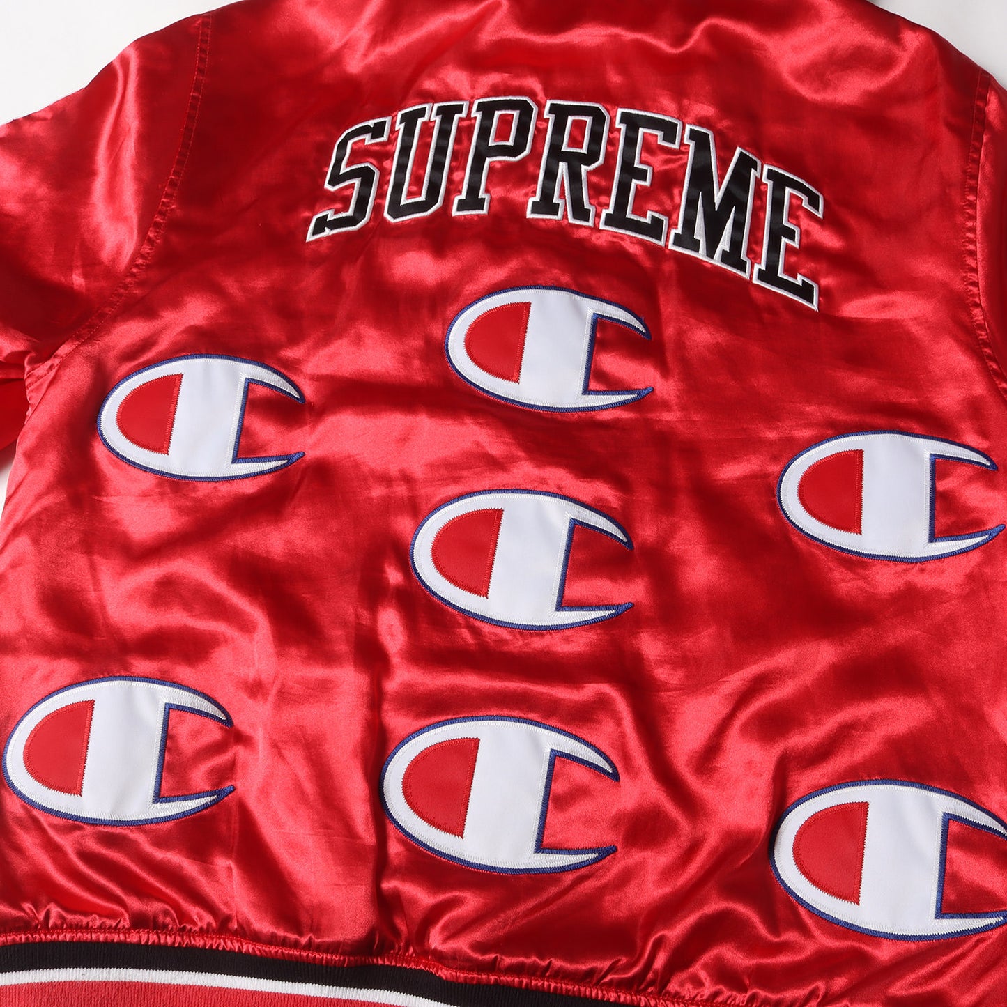 ×Champion フード付き サテン バーシティジャケット / スタジャン(Hooded Satin Varsity Jacket)