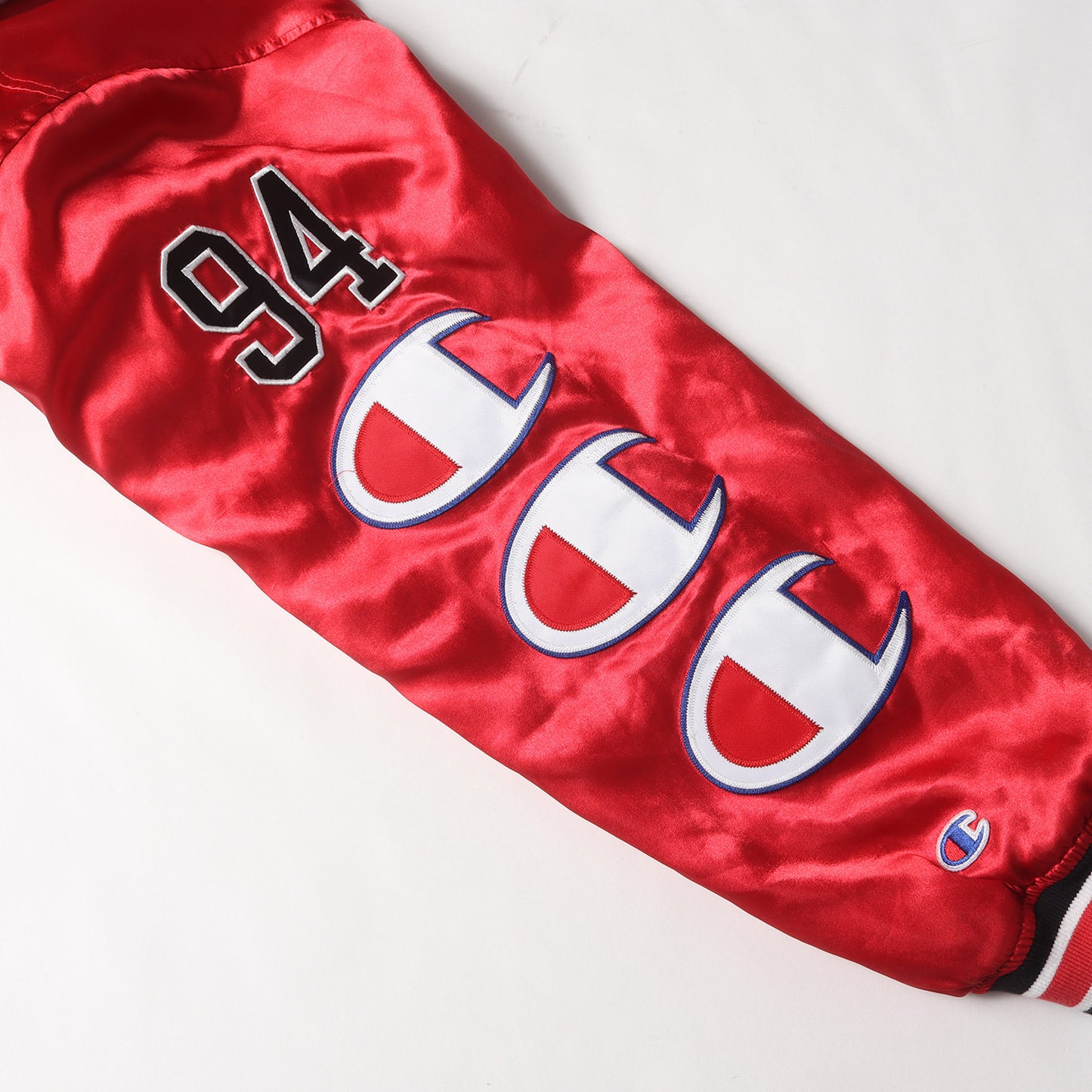 ×Champion フード付き サテン バーシティジャケット / スタジャン(Hooded Satin Varsity Jacket)