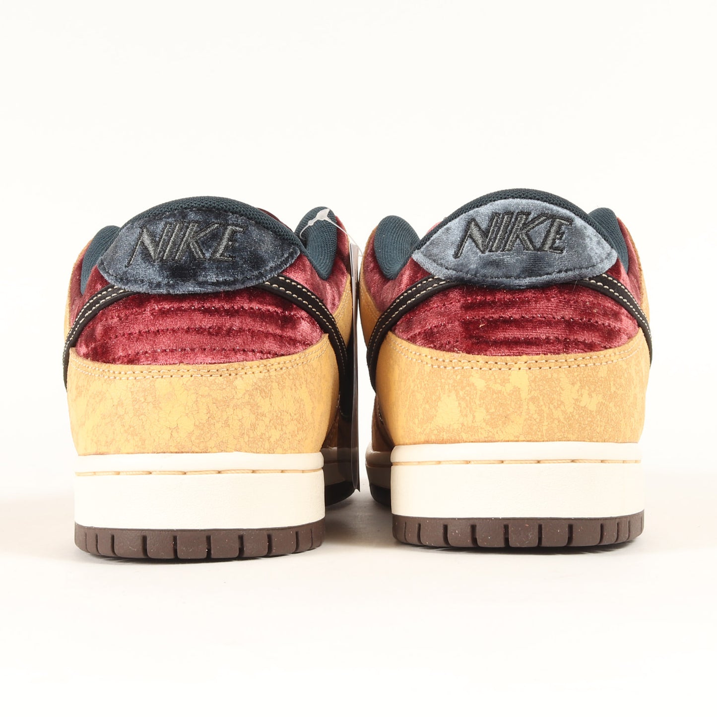 SB DUNK LOW PRO CITY OF CINEMA (FZ1278-200)