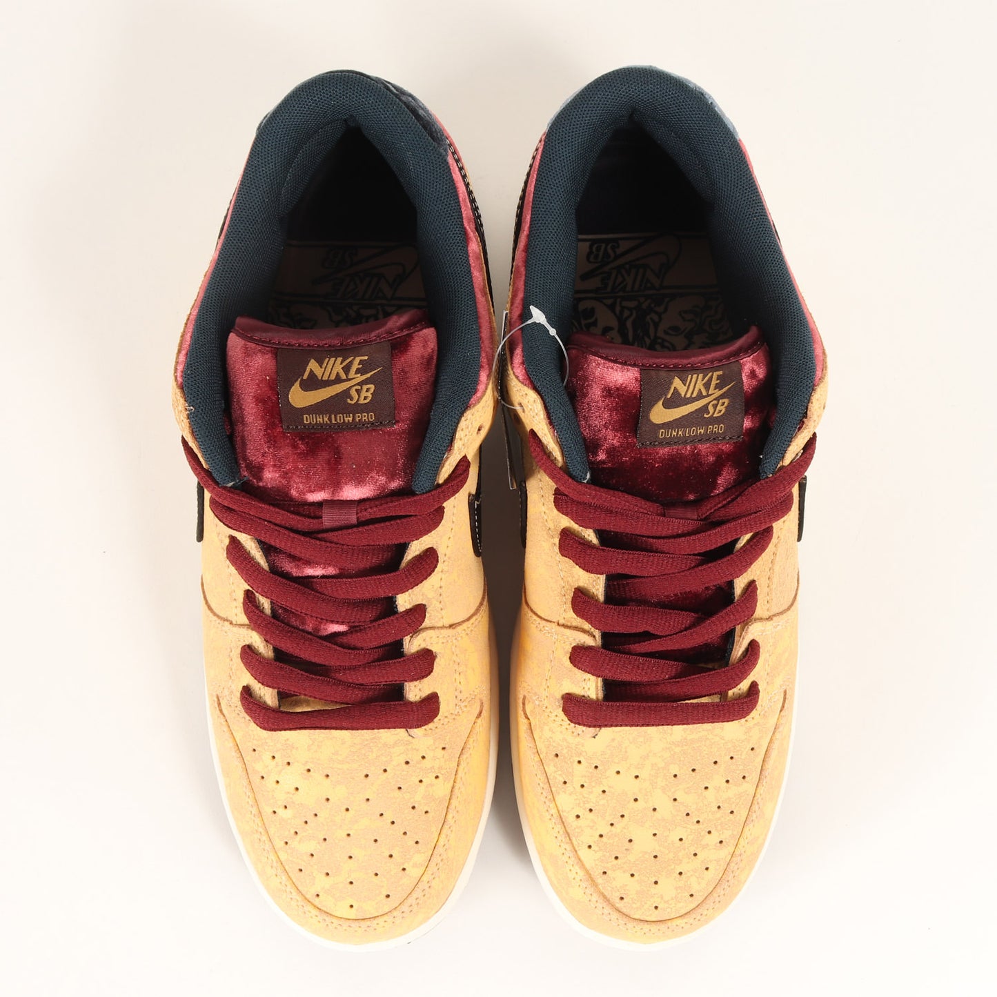 SB DUNK LOW PRO CITY OF CINEMA (FZ1278-200)